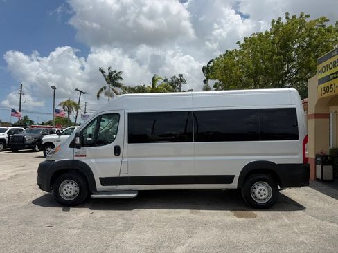 Used 2020 RAM ProMaster 2500 w/ Premium Appearance Group FWD image 3