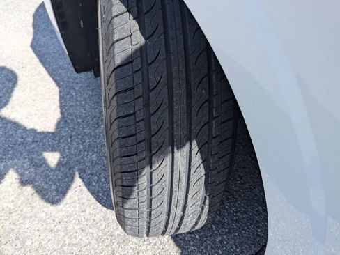 Certified 2024 Kia Carnival LX image 31