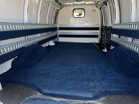 Used 2019 Chevrolet Express 2500 RWD image 15