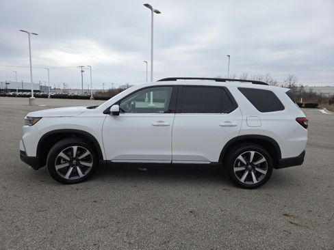 Used 2025 Honda Pilot Touring image 17