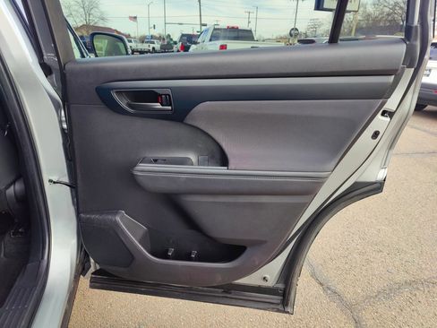 Used 2024 Toyota Highlander LE image 12