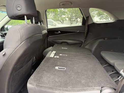 Used 2017 Kia Sorento LX FWD image 13