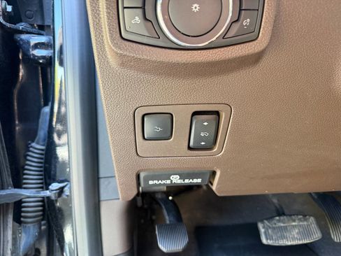 Used 2019 Ford F450 King Ranch w/ King Ranch Ultimate Package AWD/4WD image 27