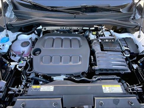 New 2025 Volkswagen Tiguan SE image 12