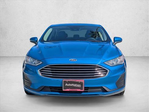 Used 2019 Ford Fusion SE image 2