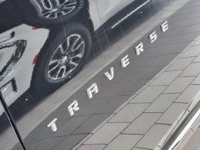 Used 2023 Chevrolet Traverse Premier FWD image 10