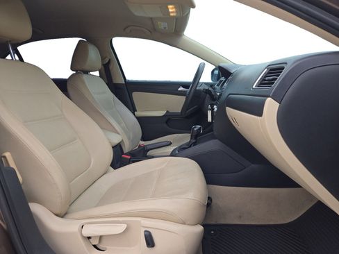 Used 2014 Volkswagen Jetta SE FWD image 24