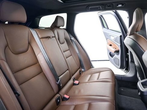Certified 2025 Volvo V60 B5 Cross Country Plus image 23