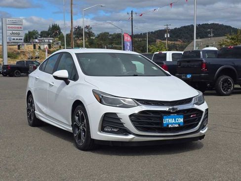 Used 2019 Chevrolet Cruze LT w/ Convenience Package FWD image 7