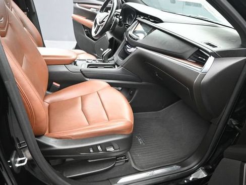 Used 2022 Cadillac XT5 Sportv w/ LPO, ONYX Package AWD/4WD image 21