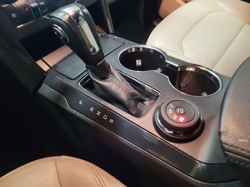 Used 2018 Ford Explorer XLT w/ Equipment Group 202A image 26