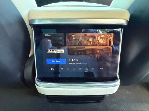 Used 2022 Tesla Model X AWD/4WD image 31