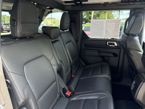 Used 2025 Ford Bronco Badlands AWD/4WD image 14