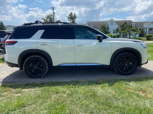 Used 2022 Nissan Pathfinder Platinum w/ Cargo Package AWD/4WD image 6