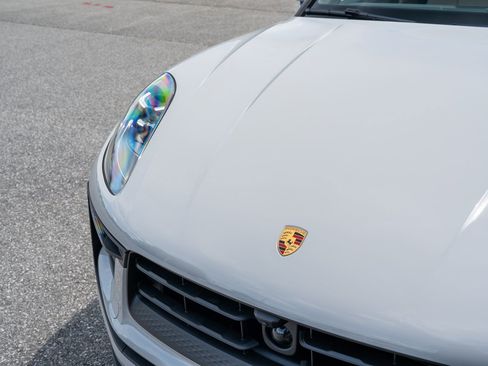 Certified 2026 Porsche Macan AWD/4WD image 18
