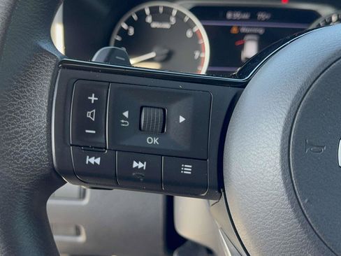 Used 2021 Nissan Rogue SV AWD/4WD image 16