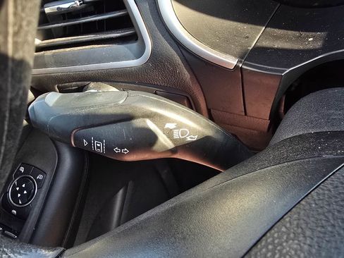 Used 2021 Ford Edge SE image 21