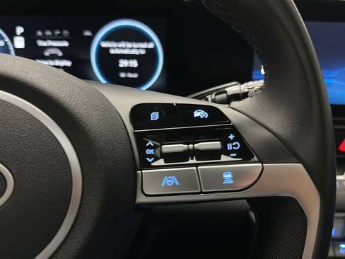 Certified 2025 Hyundai Elantra Limited FWD image 25