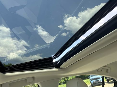 Used 2025 Lexus ES 350 w/ Premium Package image 23