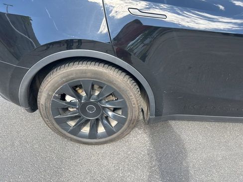 Used 2024 Tesla Model Y Long Range AWD/4WD image 13