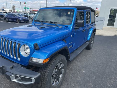 Used 2022 Jeep Wrangler Unlimited Sahara w/ Cold Weather Group AWD/4WD image 2