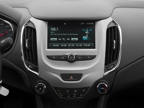 Used 2017 Chevrolet Cruze LS FWD image 13