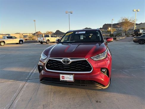 Certified 2020 Toyota Highlander XLE image 2