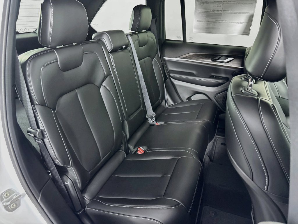 New 2027 Jeep Grand Cherokee Limited AWD/4WD image 20