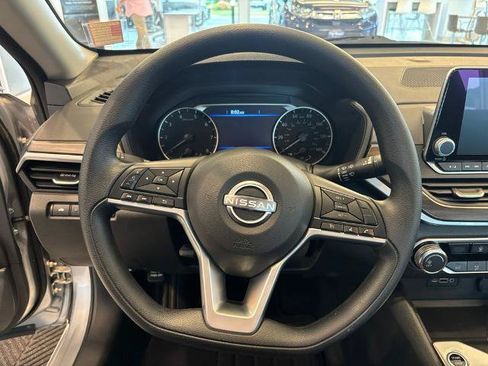 Certified 2025 Nissan Altima 2.5 SV FWD image 18