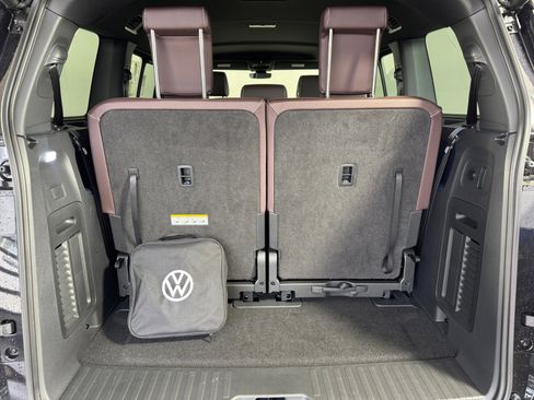 New 2025 Volkswagen ID. Buzz Pro S RWD image 32