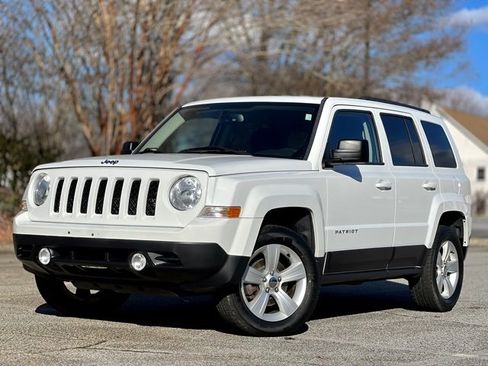Used 2017 Jeep Patriot Latitude image 1