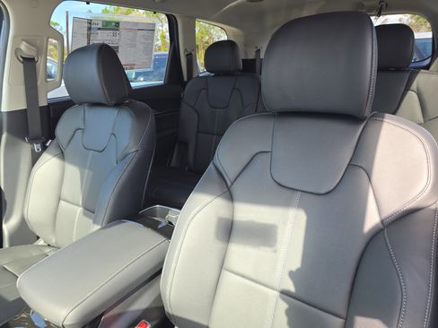 New 2025 Kia Telluride EX image 24