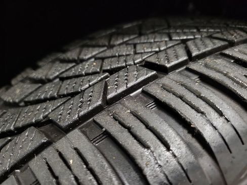 Used 2022 Genesis GV70 2.5T w/ Select Package image 11