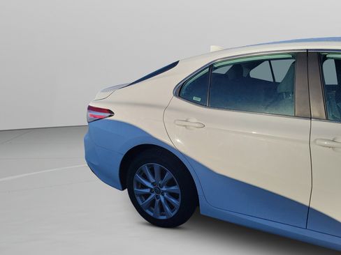 Used 2019 Toyota Camry LE image 14