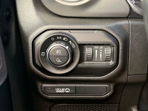 Used 2022 Jeep Gladiator Rubicon w/ Cold Weather Group AWD/4WD image 21