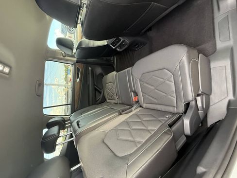 Used 2024 Volkswagen Atlas SE w/ Black Wheel Package image 13