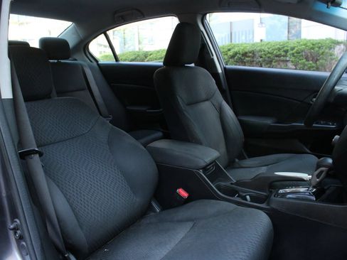 Used 2015 Honda Civic SE image 25