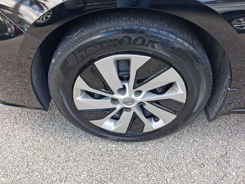 Used 2024 Nissan Altima 2.5 S FWD image 17