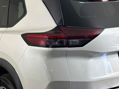 Used 2023 Nissan Rogue SV w/ SV Premium B Package FWD image 36