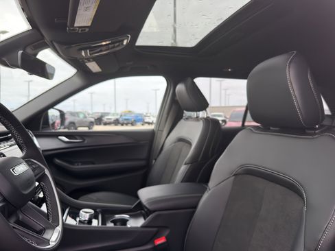 New 2025 Jeep Grand Cherokee Altitude w/ Trailer Tow Package image 25