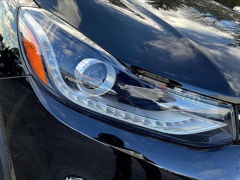 Used 2019 Chevrolet Trax LT w/ LT Convenience Package image 23