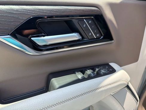 New 2026 GMC Yukon XL Denali w/ Denali Reserve Package AWD/4WD image 18