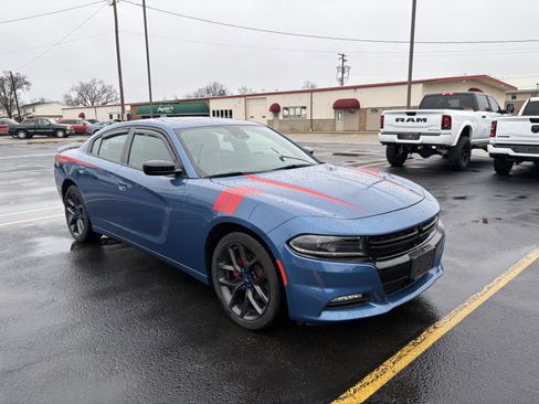 Used 2022 Dodge Charger SXT w/ Plus Group image 2