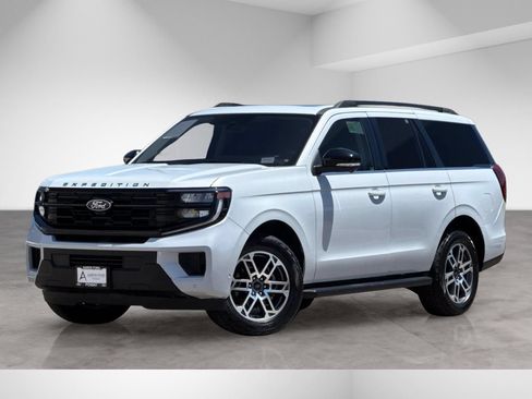 Used 2025 Ford Expedition Active AWD/4WD image 2