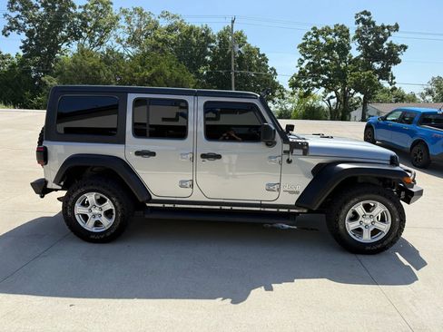 Used 2020 Jeep Wrangler Unlimited Sport S image 2