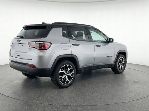 Used 2025 Jeep Compass Limited AWD/4WD image 9