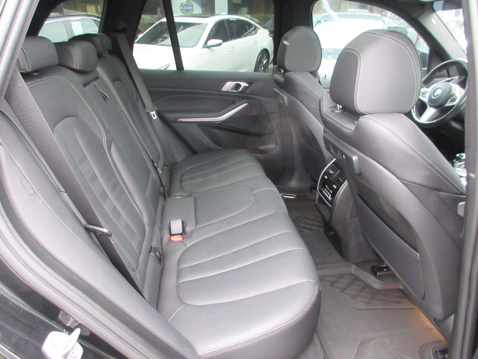 Used 2022 BMW X5 xDrive40i w/ M Sport Package AWD/4WD image 15
