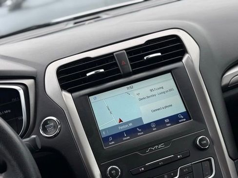 Certified 2020 Ford Fusion SE image 3