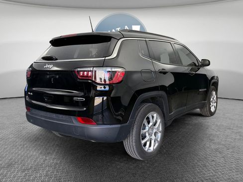 Used 2024 Jeep Compass Latitude AWD/4WD image 3