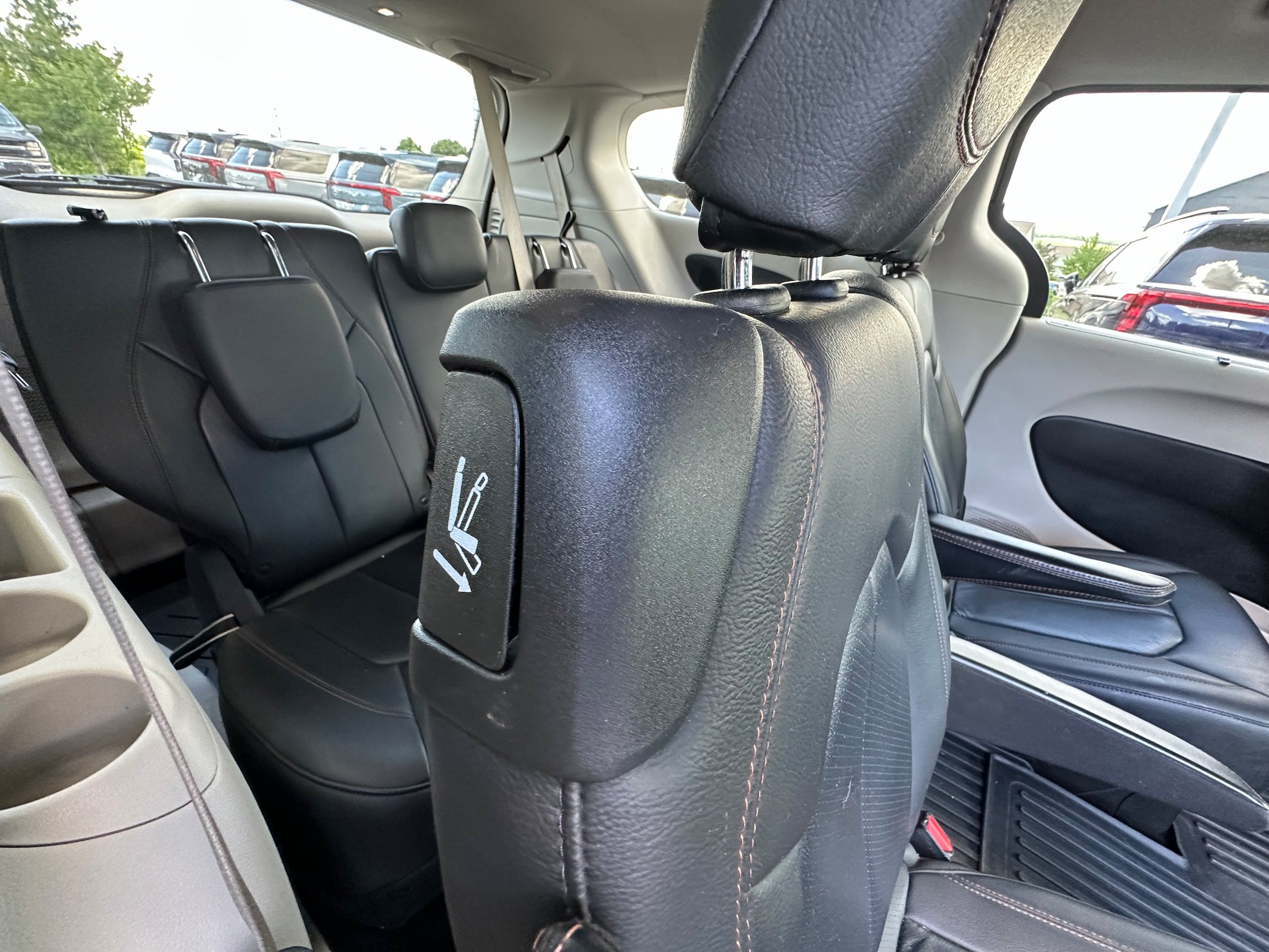 Used 2020 Chrysler Pacifica Touring-L Plus FWD image 12